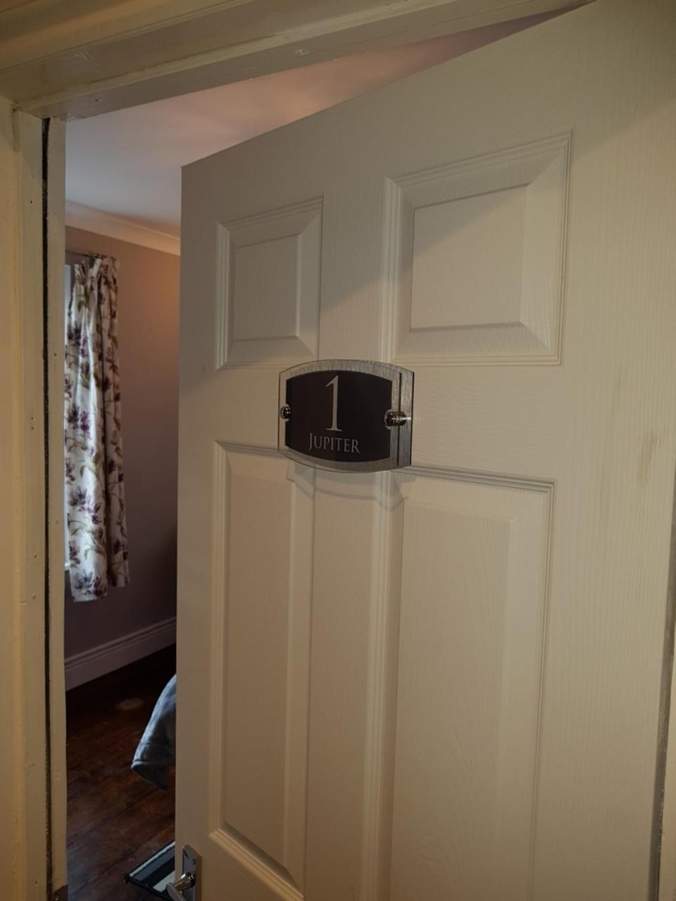 Slough Centre Townhouse With Driveway Parking For Up To Two Cars Apartamento Exterior foto