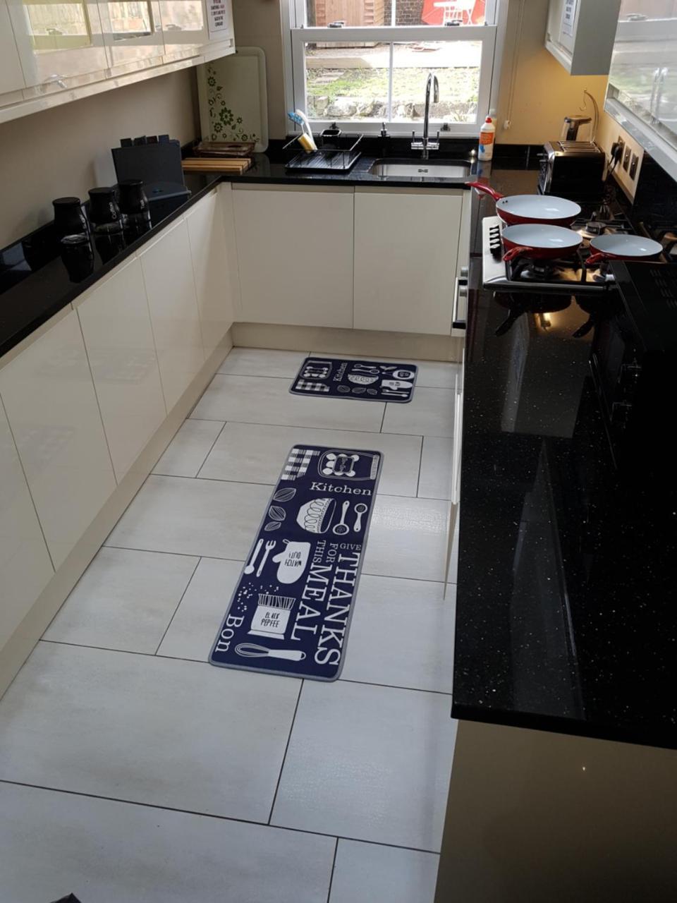Slough Centre Townhouse With Driveway Parking For Up To Two Cars Apartamento Exterior foto