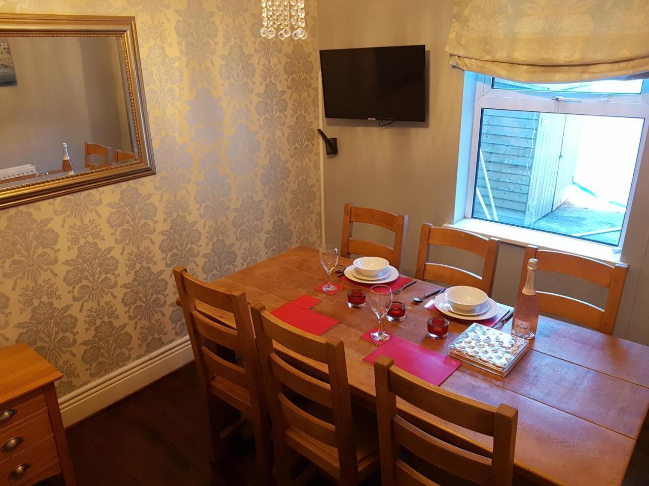 Slough Centre Townhouse With Driveway Parking For Up To Two Cars Apartamento Exterior foto